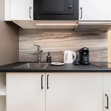 Rivoli Near The & Pier By Renters Apartment *