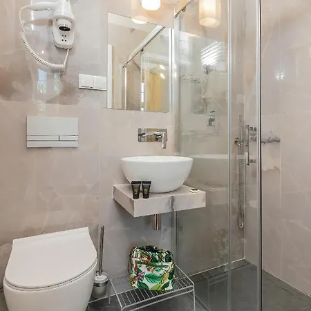 Rivoli Near The & Pier By Renters *