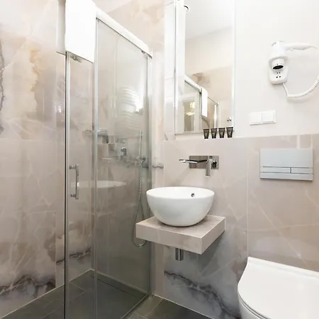 Rivoli Near The & Pier By Renters