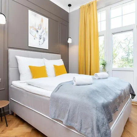 Rivoli Near The & Pier By Renters Apartment *