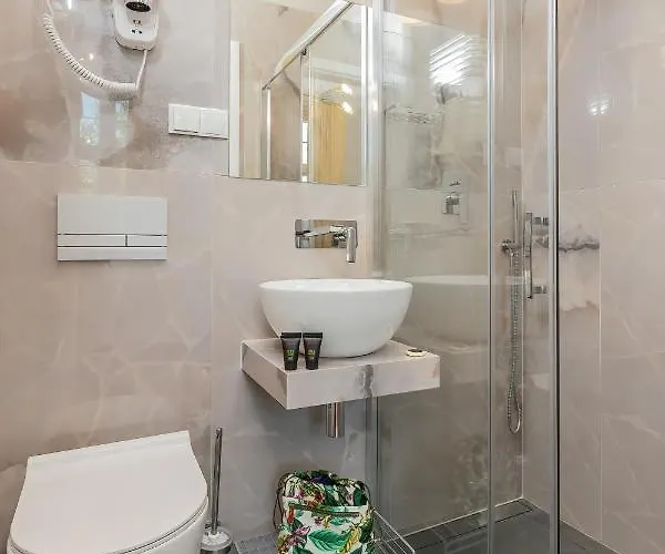 Rivoli Near The & Pier By Renters *