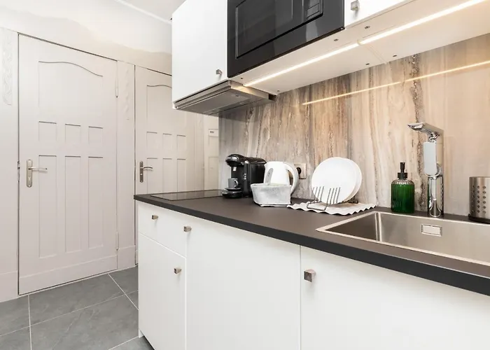 Rivoli Near The & Pier By Renters * Sopot