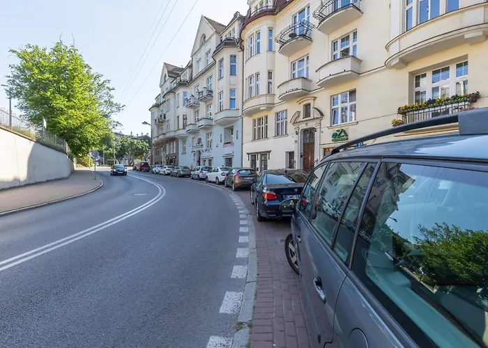 Rivoli Near The & Pier By Renters * Sopot