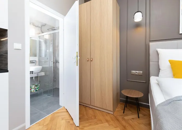 Rivoli Near The & Pier By Renters * Sopot